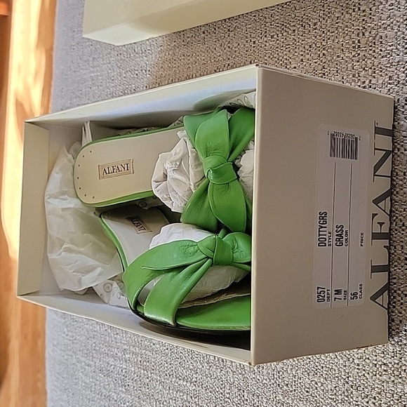 Vintage Grass Green Peeptoe Leather Kitten Heels - Picture 8 of 9